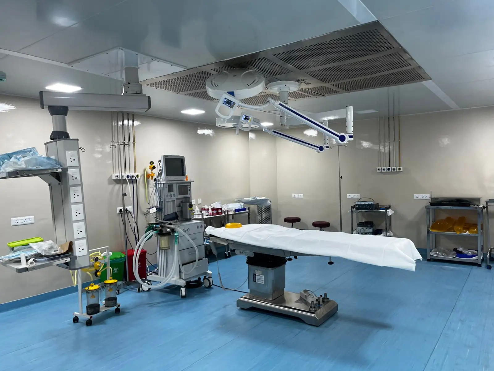 医院集中供氧系统氧源方案选型对比:医用制氧机与液氧供应优劣势分析正文配图 1